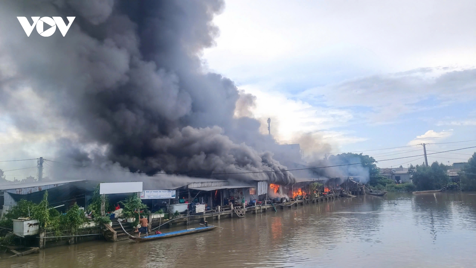Giận “vợ hờ”, người đàn ông đốt ki ốt gây thiệt hại hơn 20 tỷ đồng