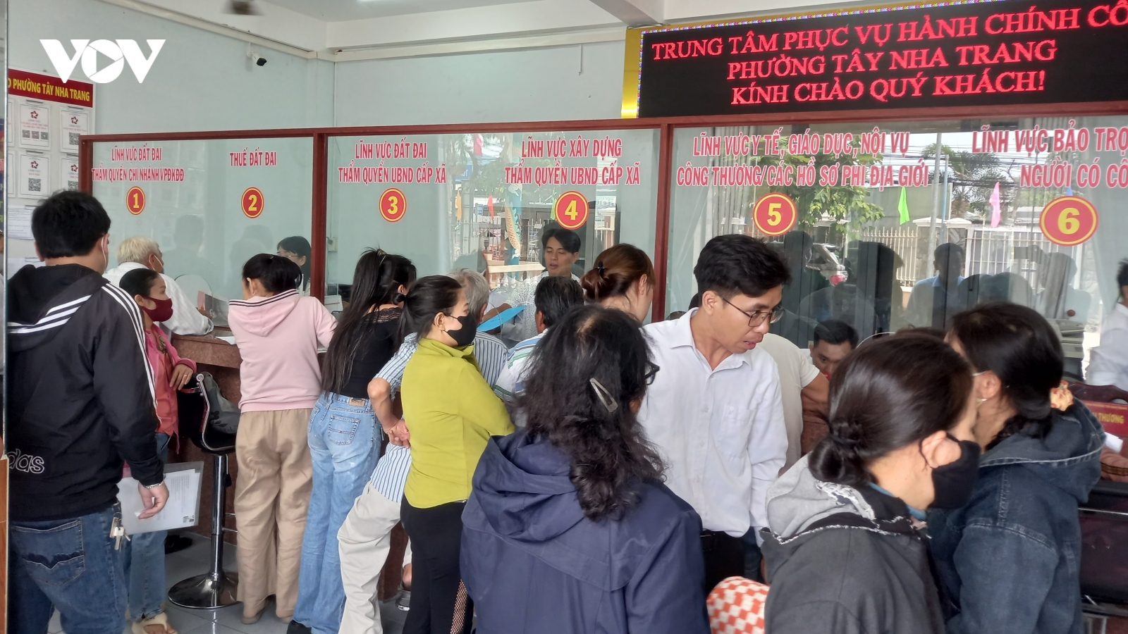 Áp lực dân số, thủ tục hành chính thử thách mô hình 2 cấp tại Khánh Hòa