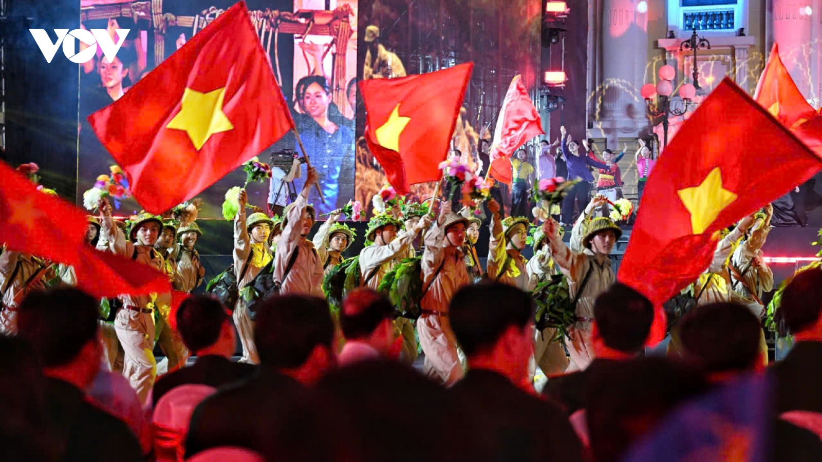 “Hà Nội - Từ mùa thu lịch sử 1945” tái hiện Thủ đô 80 năm anh hùng, hào hoa