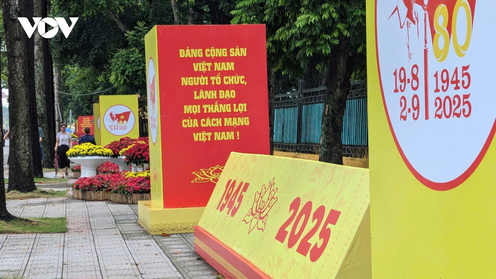 Không khí mừng Quốc khánh 2/9 lan tỏa khắp phố phường Hà Nội