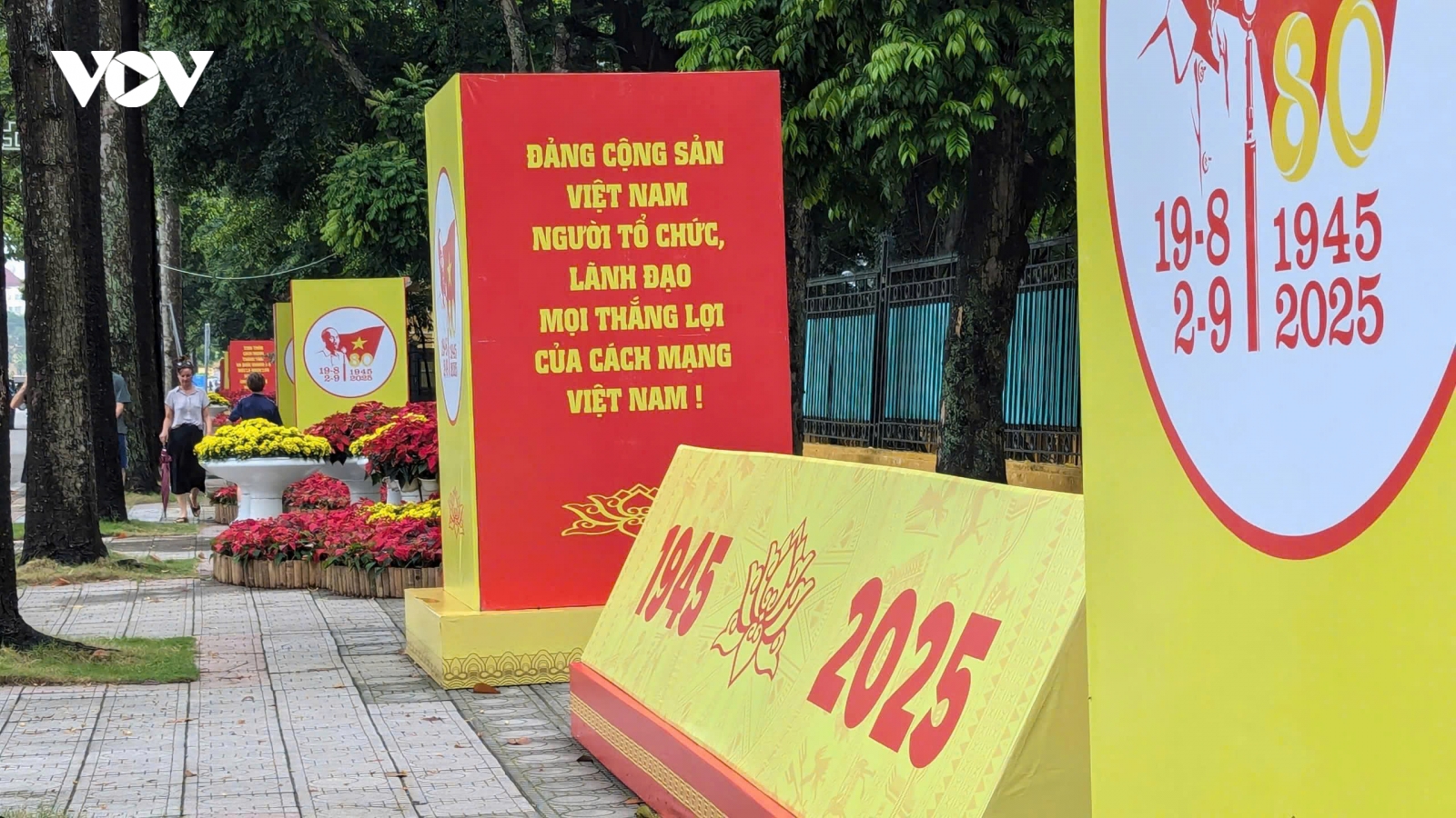 Không khí mừng Quốc khánh 2/9 lan tỏa khắp phố phường Hà Nội