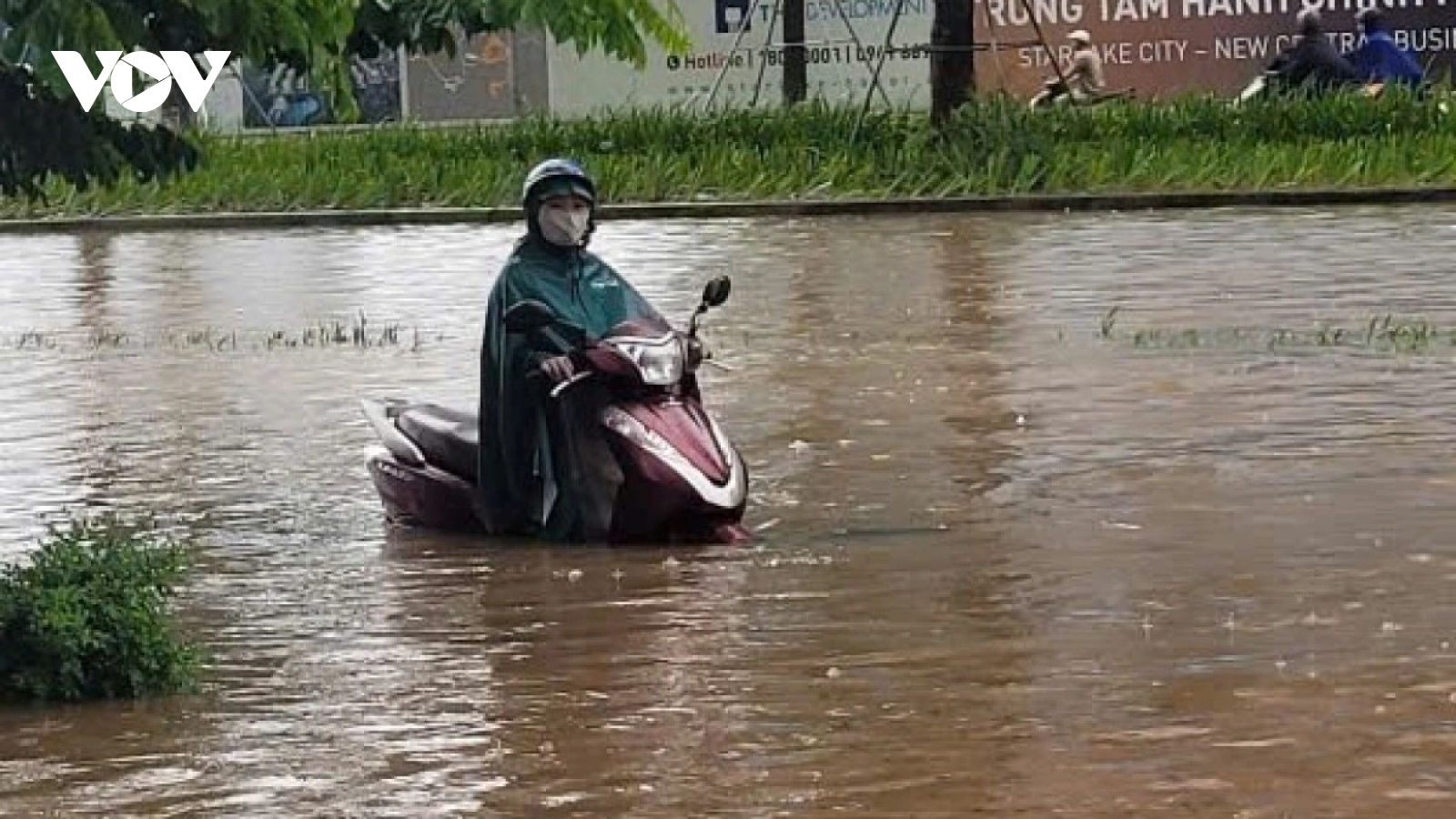 Xe máy sau khi đi qua đường ngập cần làm gì?