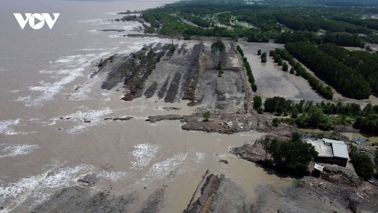 Cà Mau ban hành phương án ứng phó sạt lở, sụt lún đất