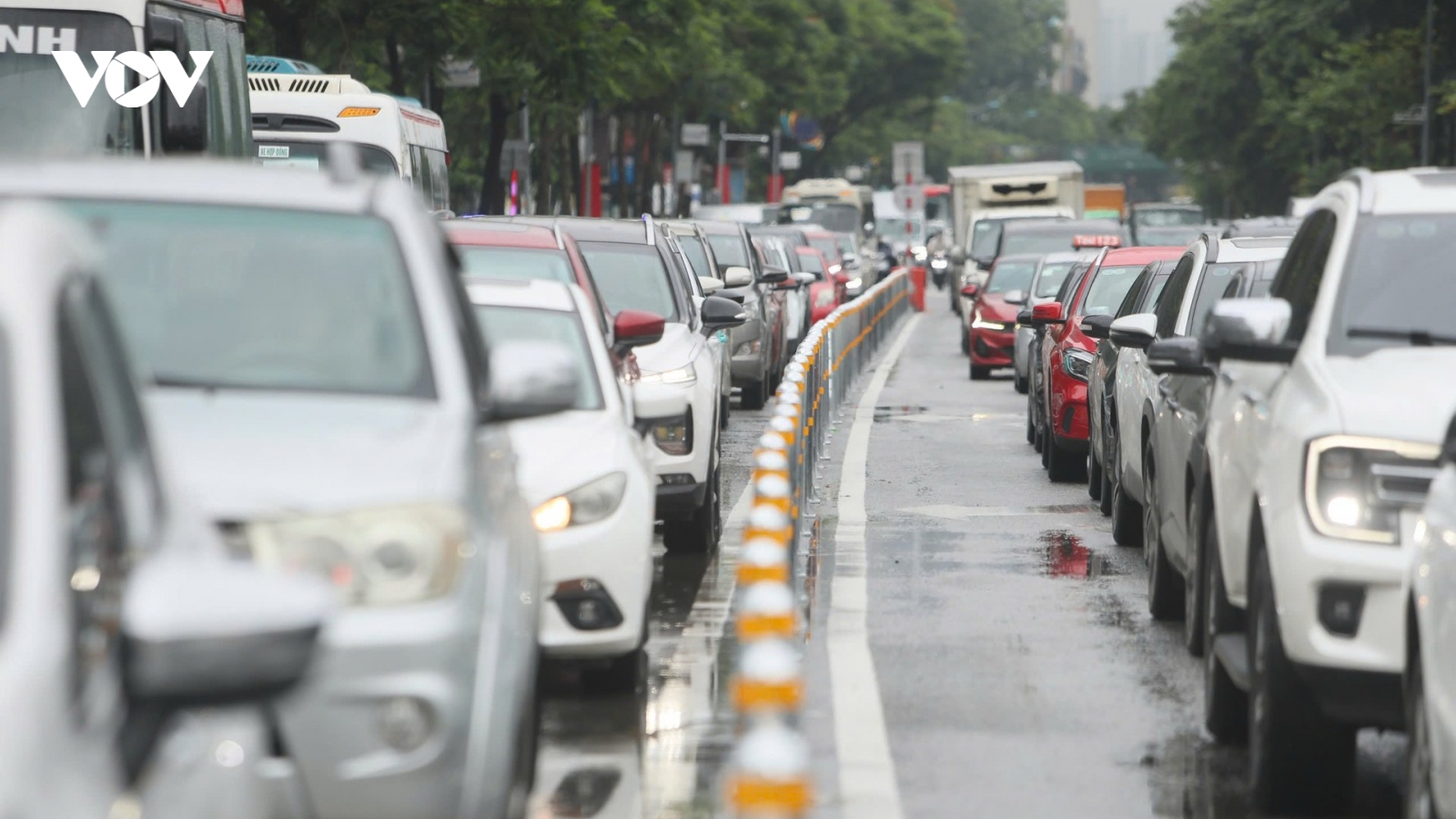 Từ chuyện phân làn đến quy hoạch giao thông