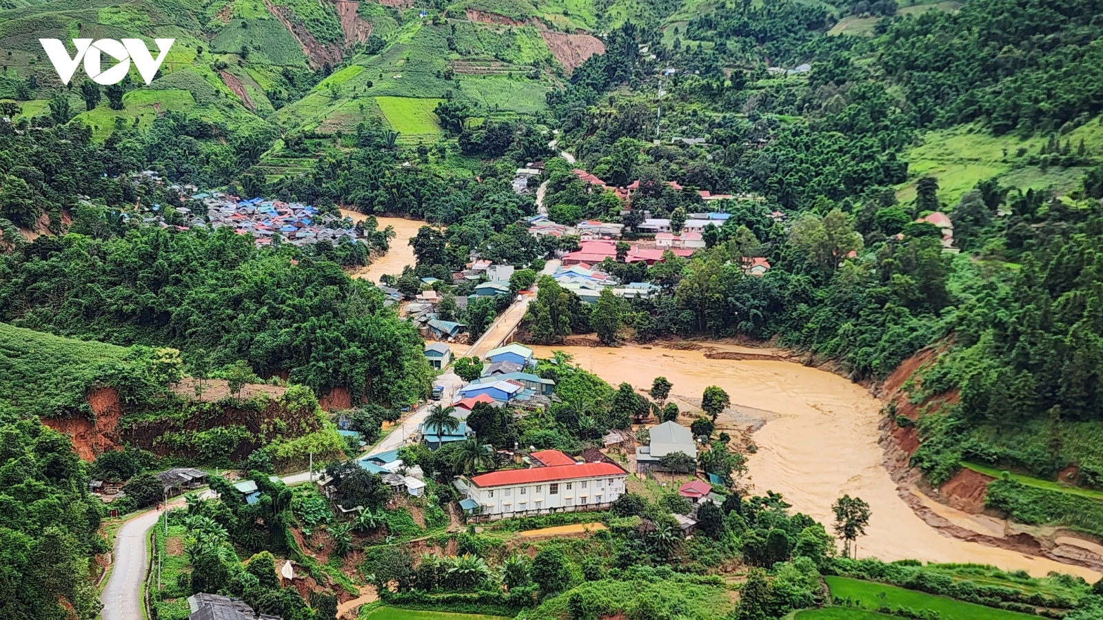 Đã tiếp cận được các bản vùng lũ ở Điện Biên