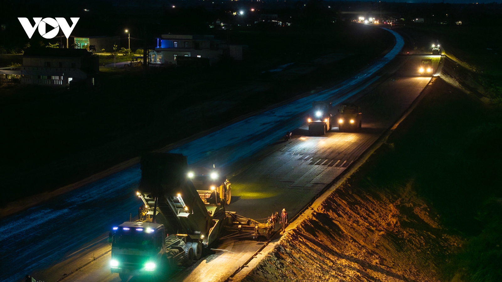 Thi công nước rút Dự án cao tốc Quảng Ngãi - Hoài Nhơn