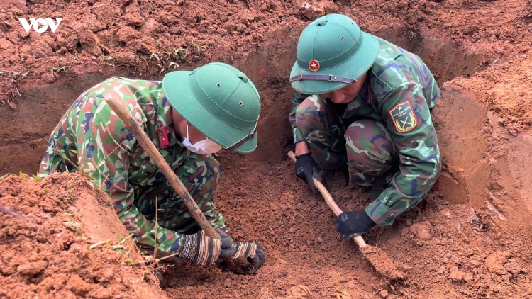 Quy tập 10 hài cốt liệt sĩ ở Khe Sanh