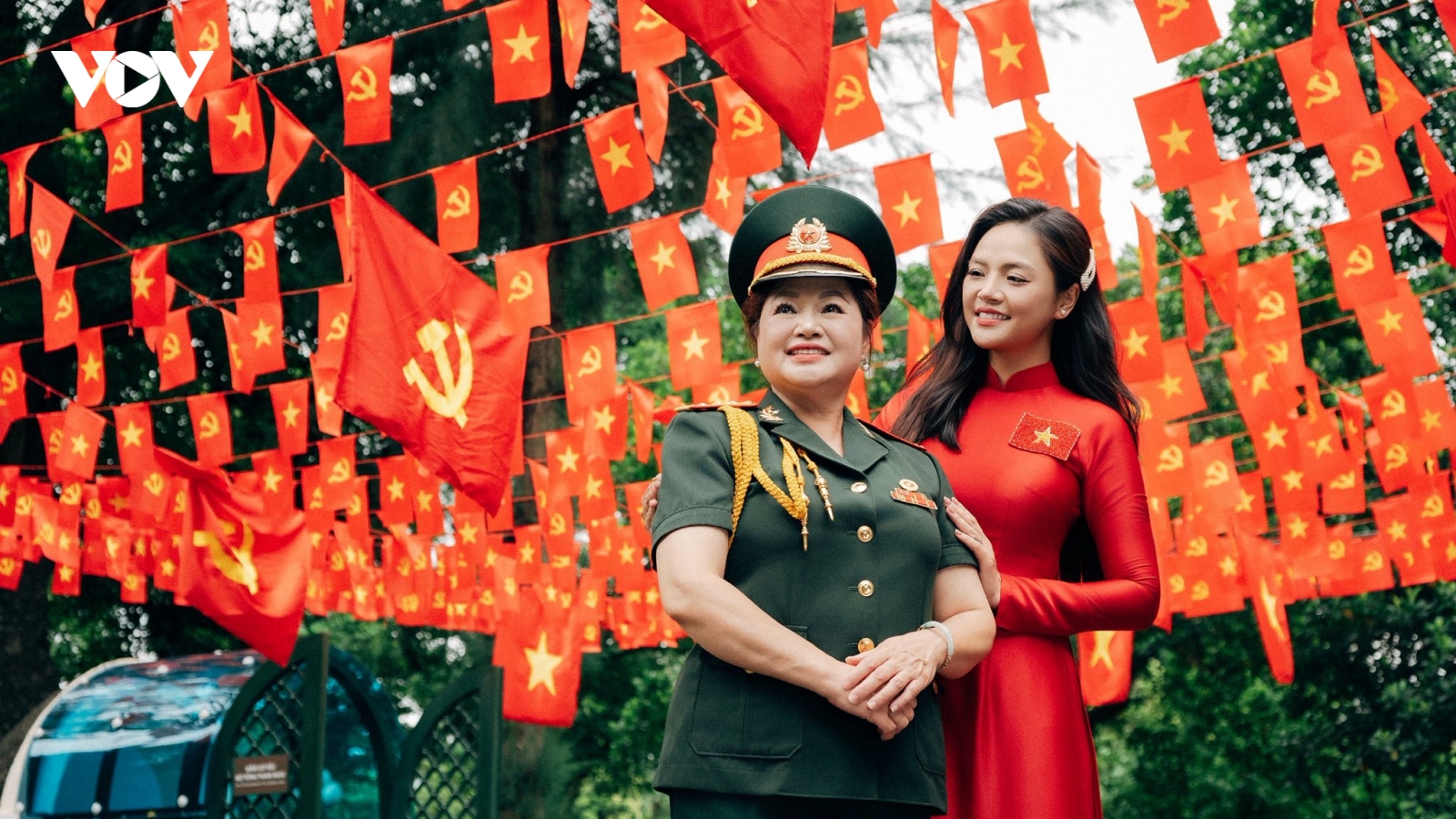 Thu Quỳnh diễu hành A80, mang theo niềm tự hào về mẹ là Thượng tá quân đội