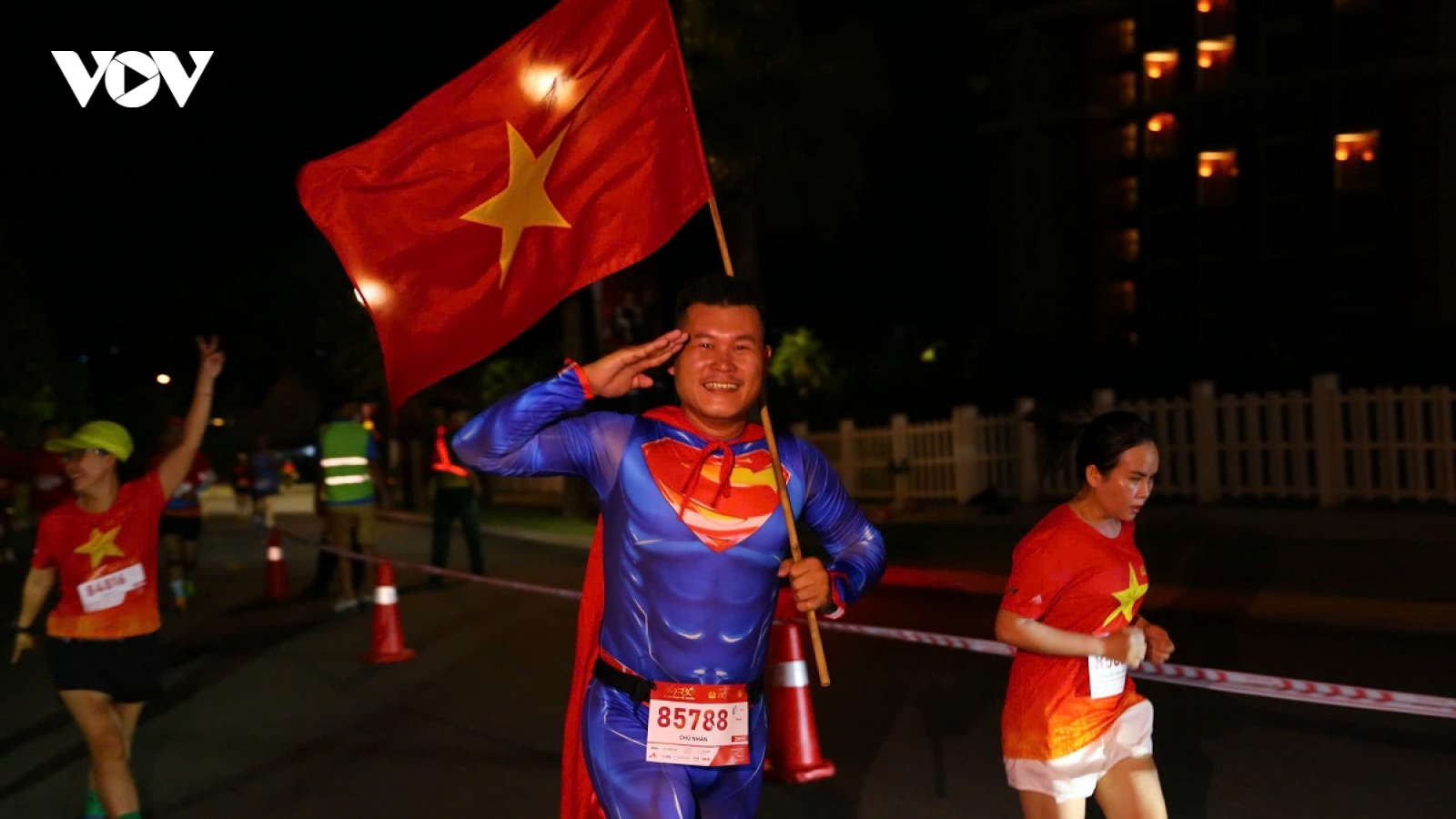 Gần 5.000 vận động viên tham gia chạy “Hành trình 80 năm vì An ninh Tổ quốc”