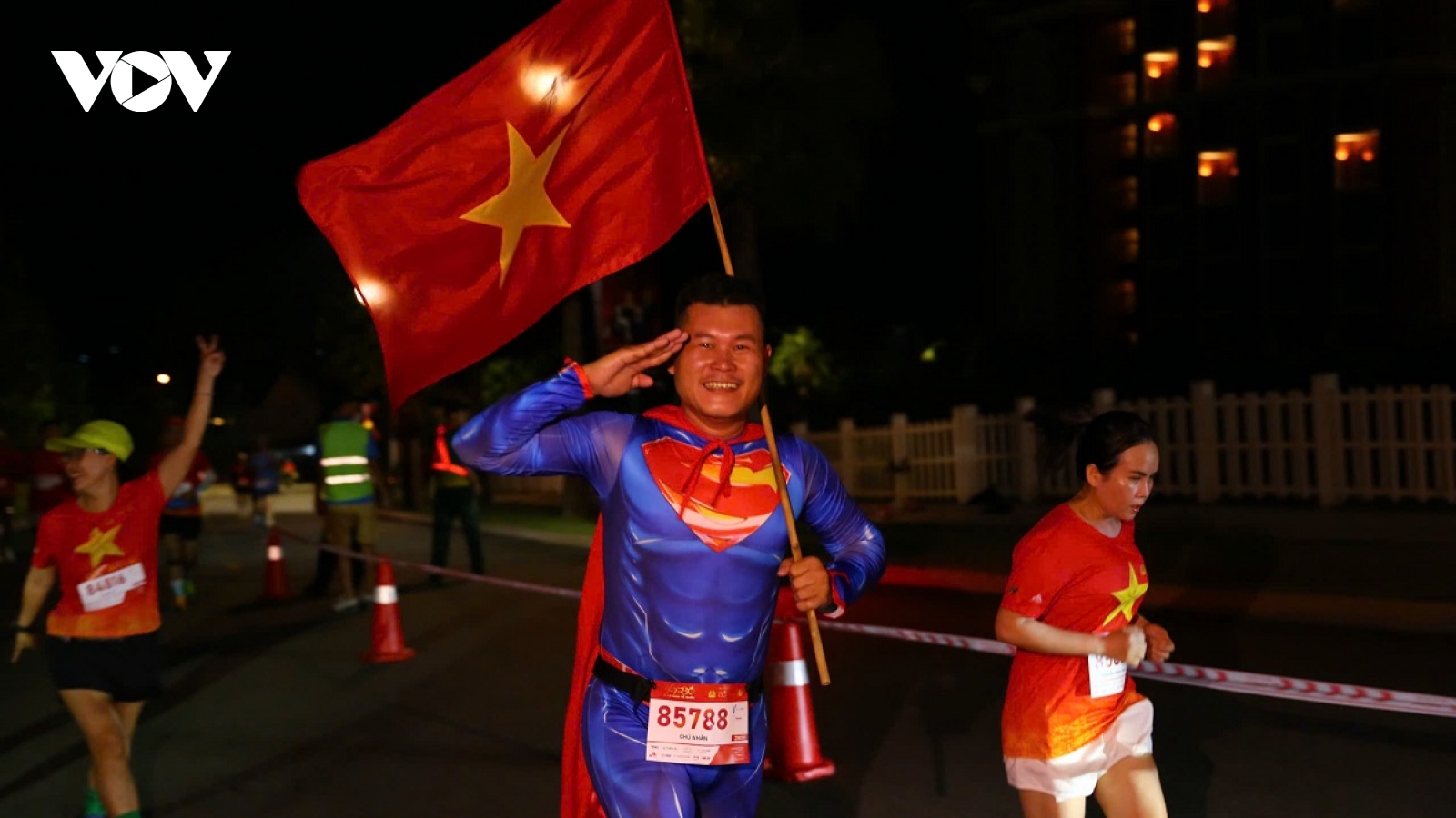 Gần 5.000 vận động viên tham gia chạy “Hành trình 80 năm vì An ninh Tổ quốc”