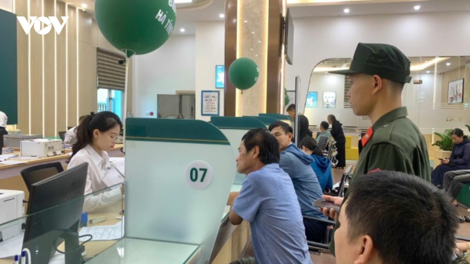 Chiến sĩ cảnh sát cơ động trả lại 30 triệu đồng cho người chuyển nhầm