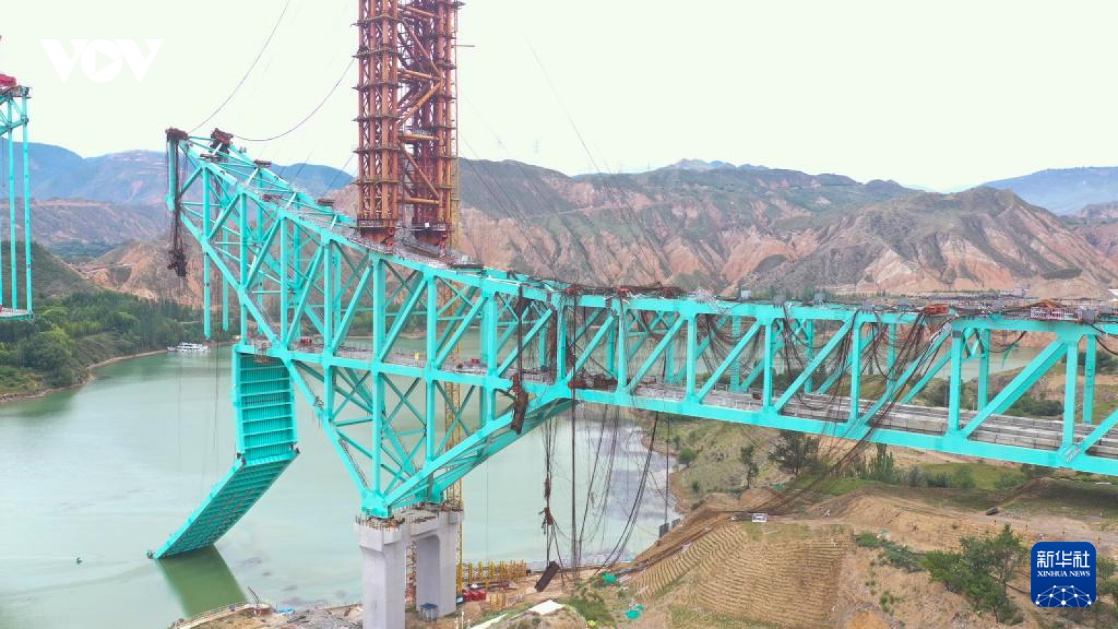 Tai nạn sập dầm cầu đường sắt ở Trung Quốc khiến 12 người thiệt mạng