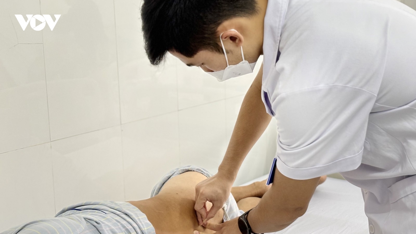 Sau phẫu thuật cột sống, tôi có nên duy trì quan hệ tình dục?