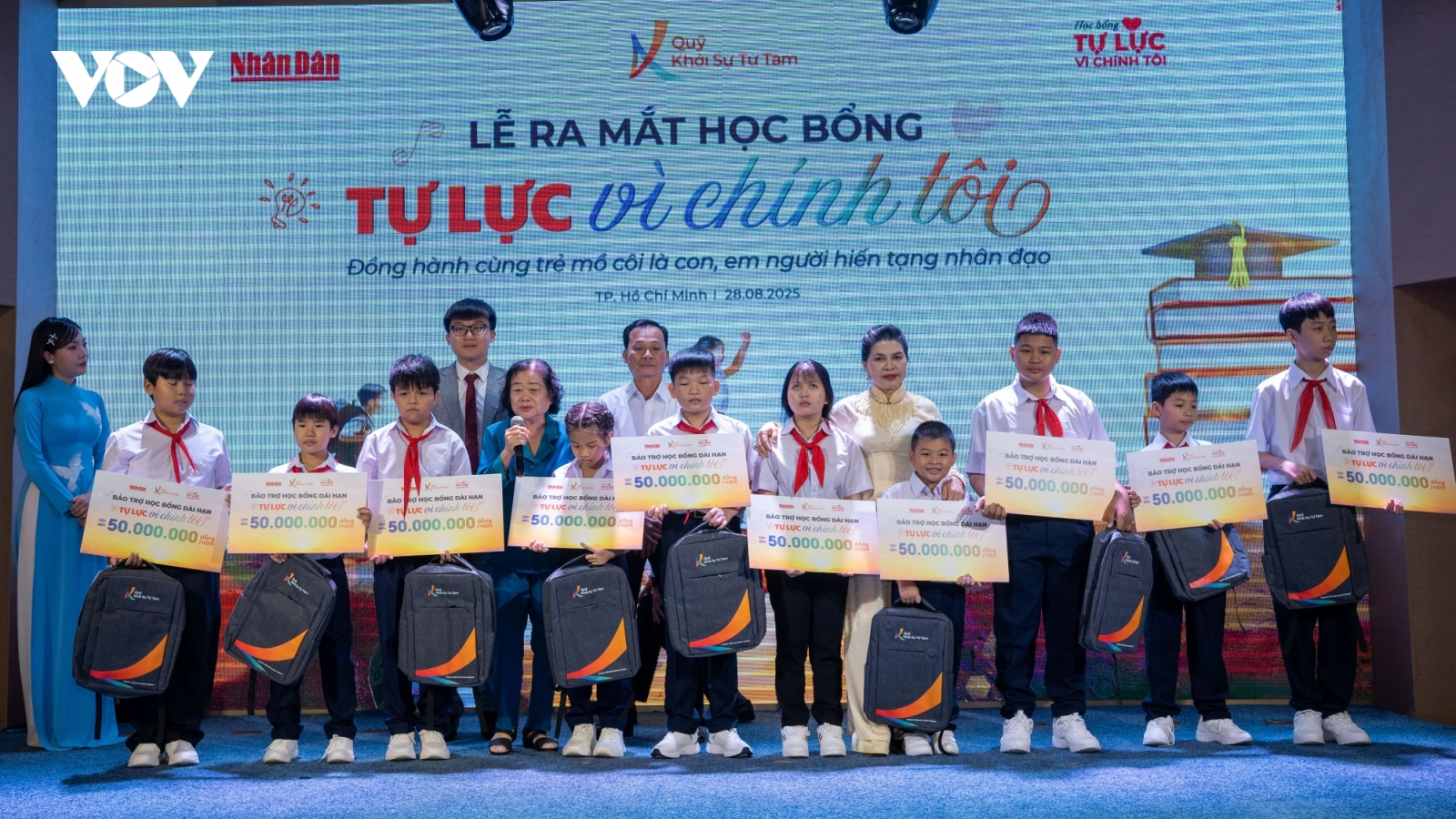Chắp cánh ước mơ cho những em nhỏ có cha mẹ hiến tạng cứu người