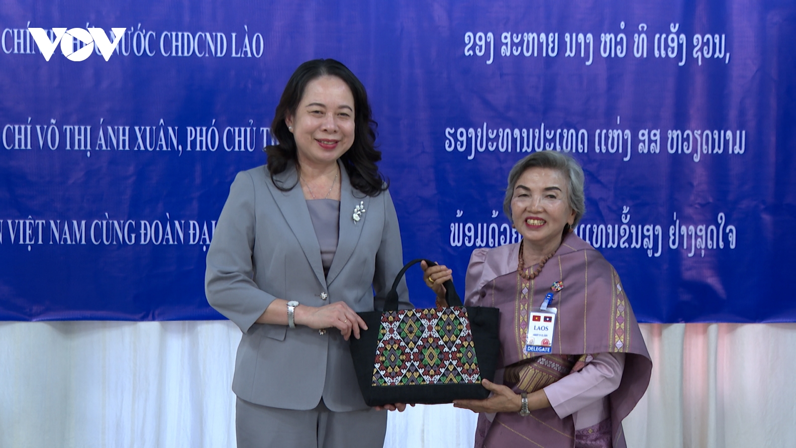 Phó Chủ tịch nước Võ Thị Ánh Xuân thăm Trung tâm phụ nữ khuyết tật Lào