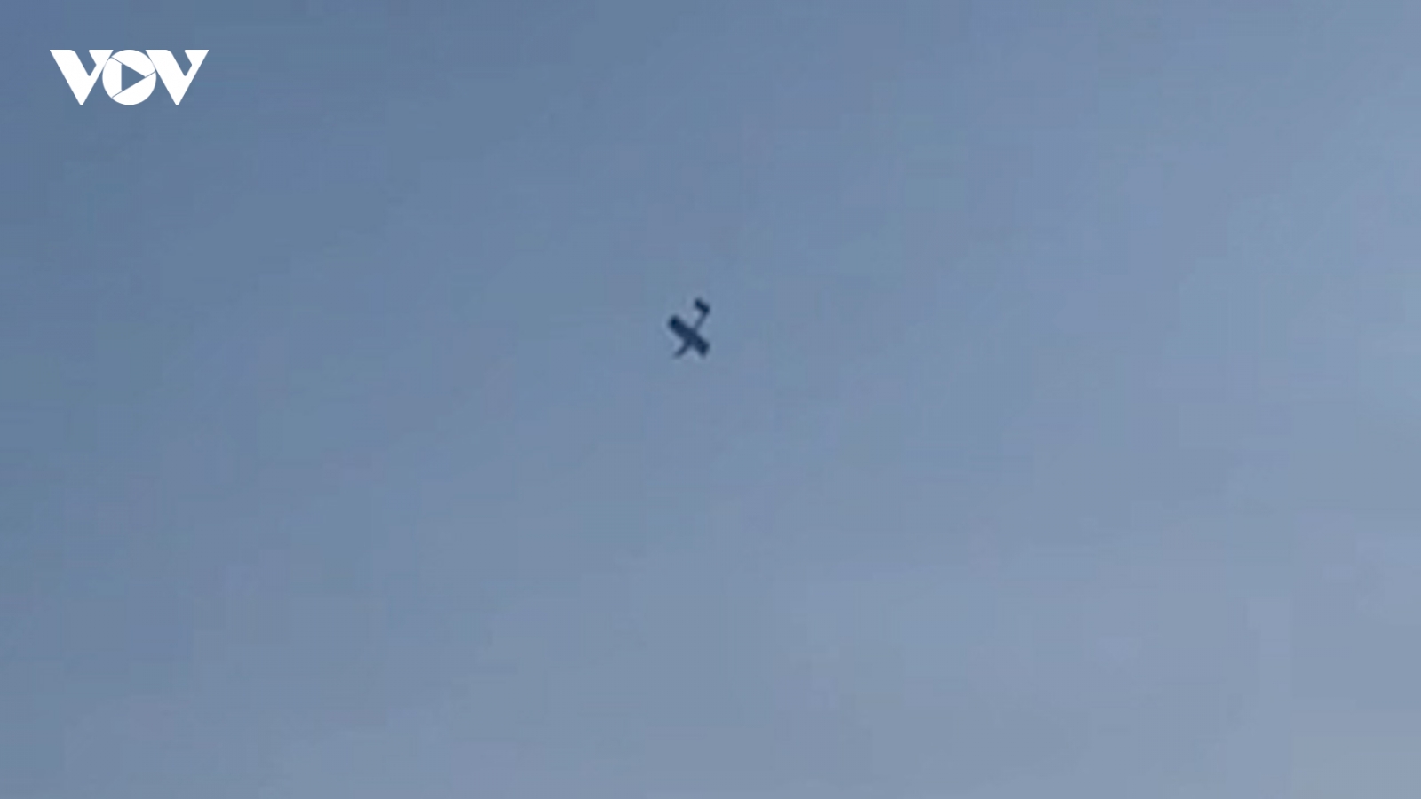Khoảnh khắc UAV Ukraine mất kiểm soát, lao thẳng xuống hồ nước và phát nổ