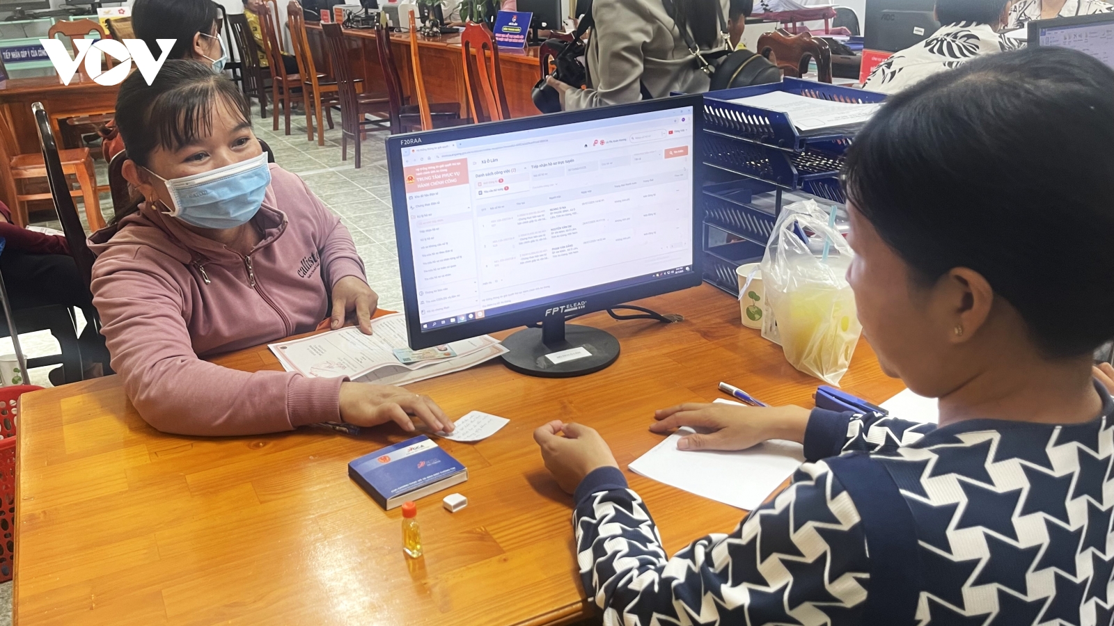 Chính quyền cấp xã nỗ lực nâng cao năng lực phục vụ nhân dân