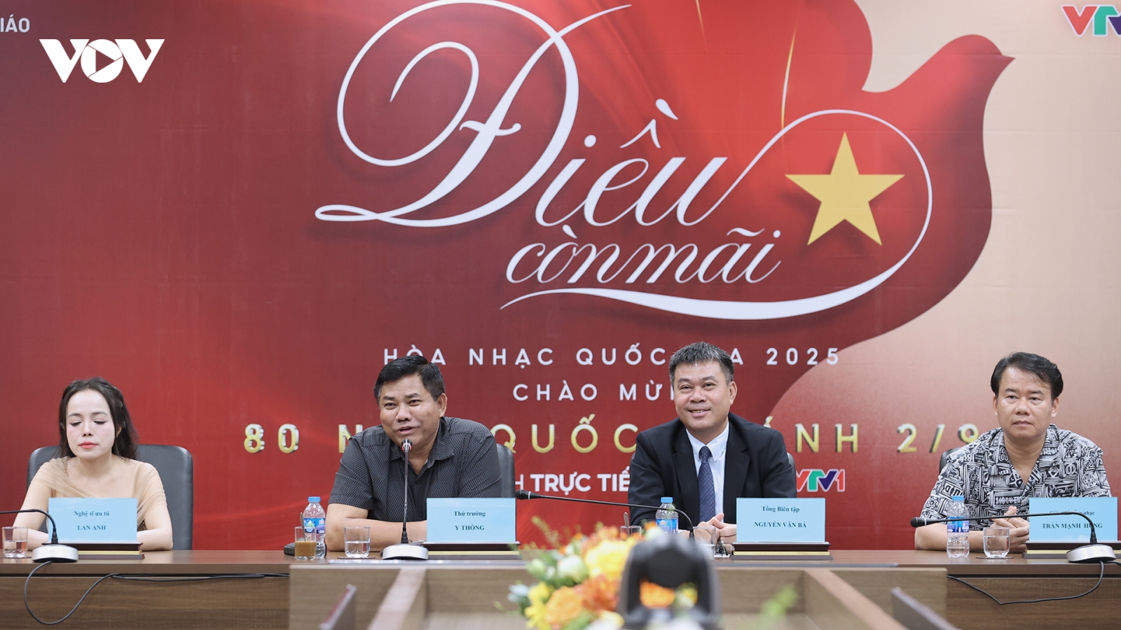 Tùng Dương, Hồng Nhung, Hà An Huy hát trong Hòa nhạc Quốc gia "Điều còn mãi" 2025