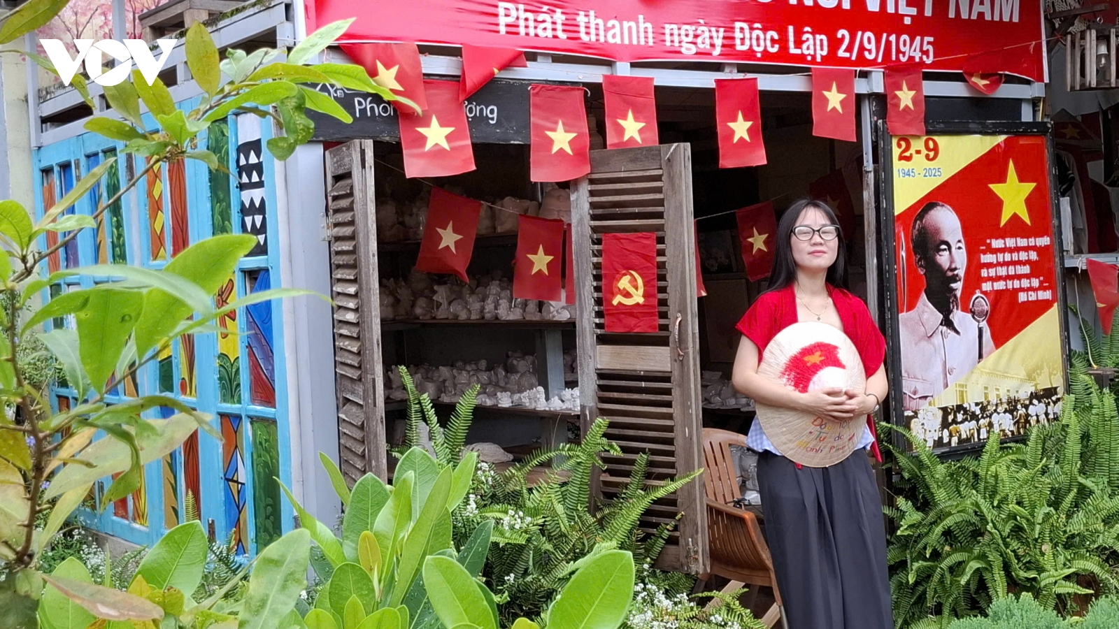 Tha thiết "khu vườn yêu tổ quốc" của cô giáo Mỹ thuật ở Đắk Lắk