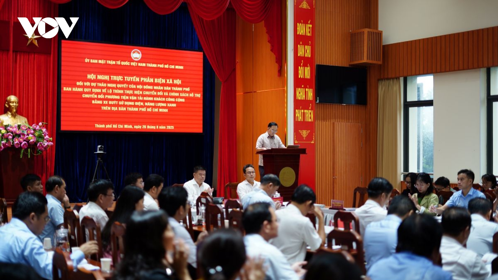 Chuyển đổi xe buýt điện: Chủ trương đúng, nhưng cần lộ trình khả thi