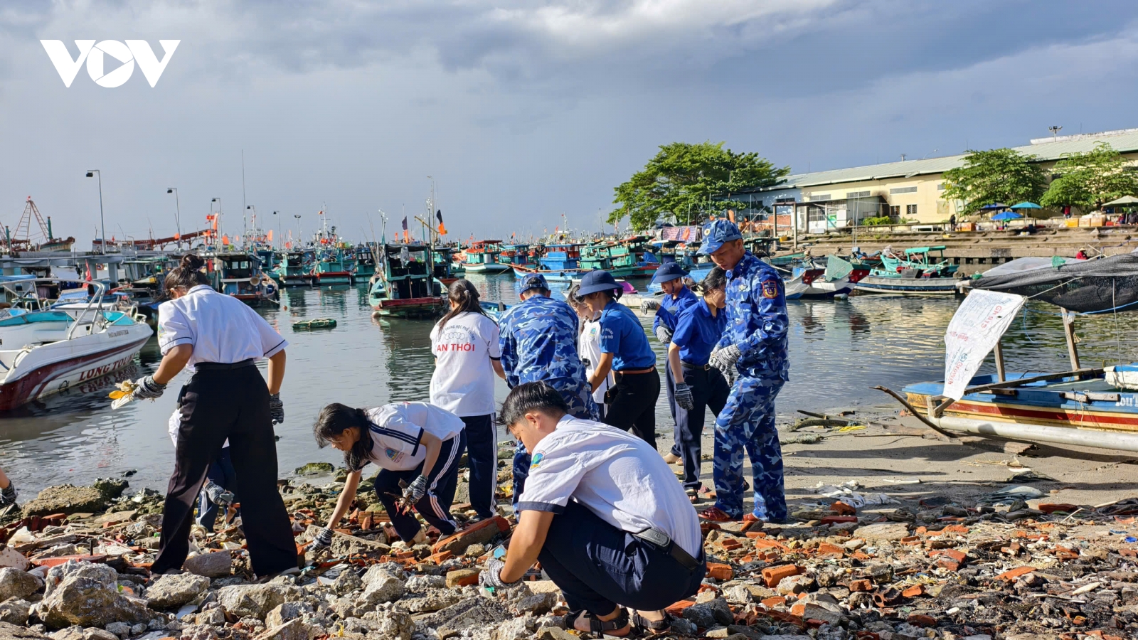 Phát động toàn dân tham gia bảo vệ môi trường vì một Việt Nam sáng-xanh-sạch-đẹp