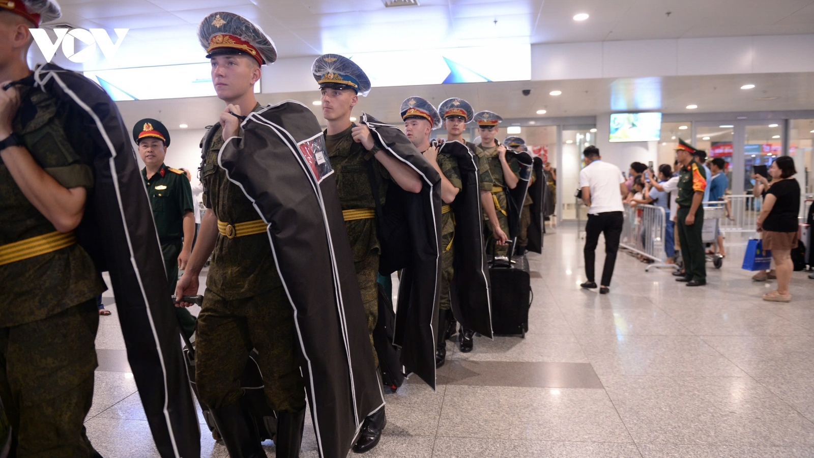 Khối quân nhân Nga đến Hà Nội, chuẩn bị tham gia lễ diễu binh, diễu hành A80