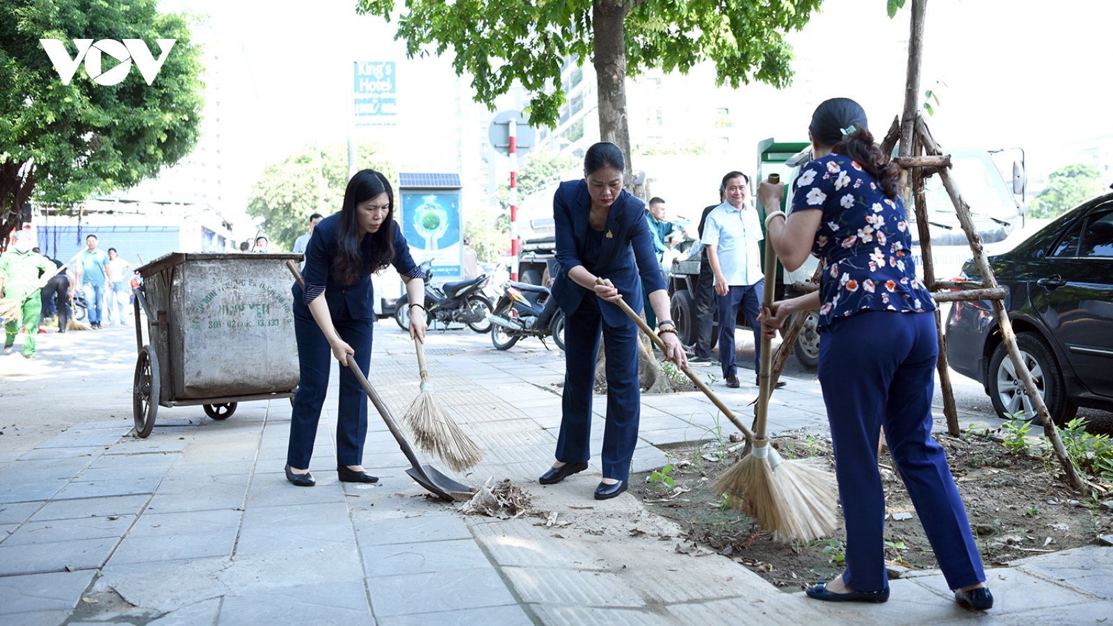 Hà Nội sẽ lắp camera giám sát tại các "điểm đen" về rác thải