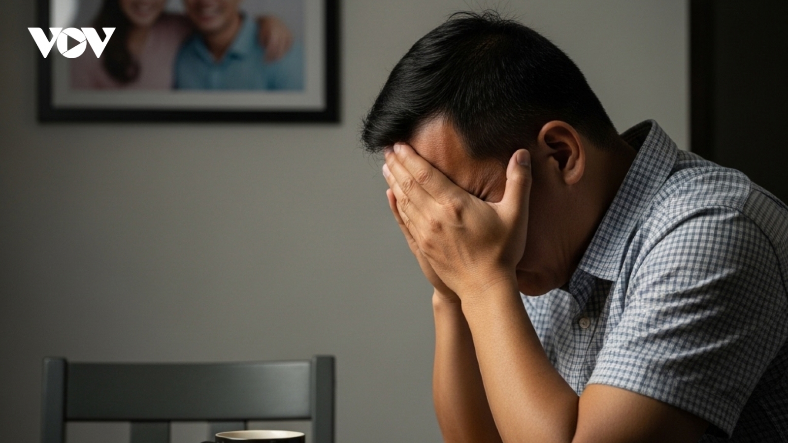 Vợ và bạn thân của tôi "vụng trộm" cả năm trời mà tôi không hề hay biết