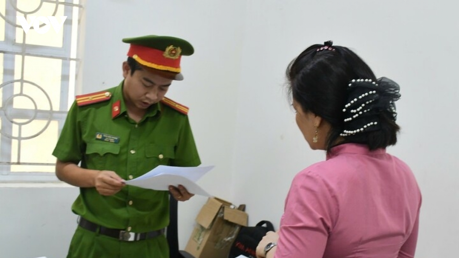 Bắt giam bảo mẫu ném bé trai 14 tháng tuổi xuống nền, chấn thương sọ não