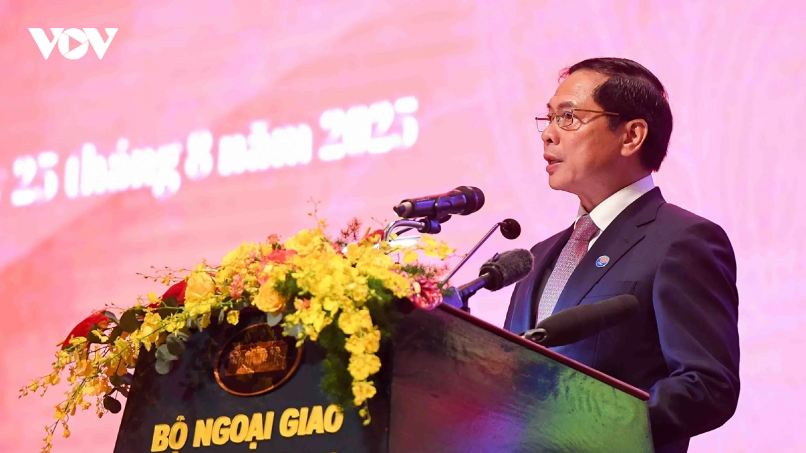 "Từ phút khởi đầu, ngành ngoại giao Việt Nam đã mang sứ mệnh cao cả"