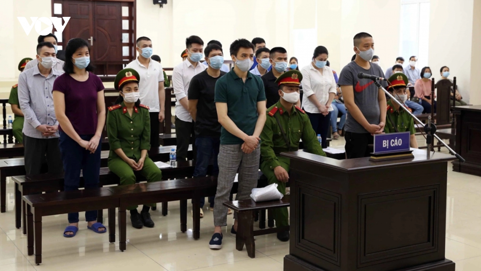 Buôn lậu hơn 16.000 điện thoại, máy tính bảng, chủ tịch và giám đốc SRV lĩnh án