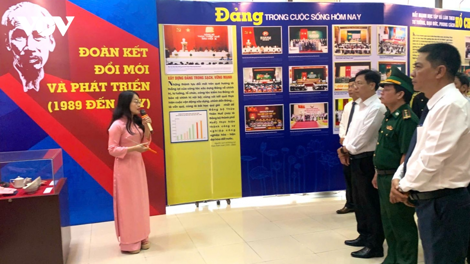 Huế khai mạc triển lãm “Lời Đảng hiệu triệu trái tim”