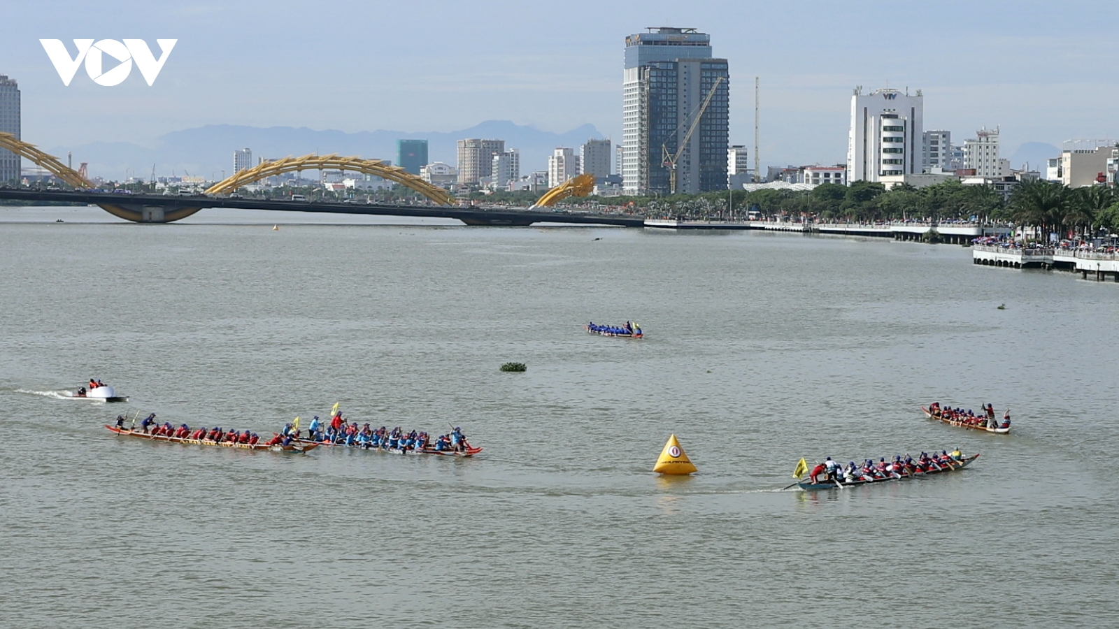 Đua thuyền truyền thống trên sông Hàn mừng Quốc khánh 2/9