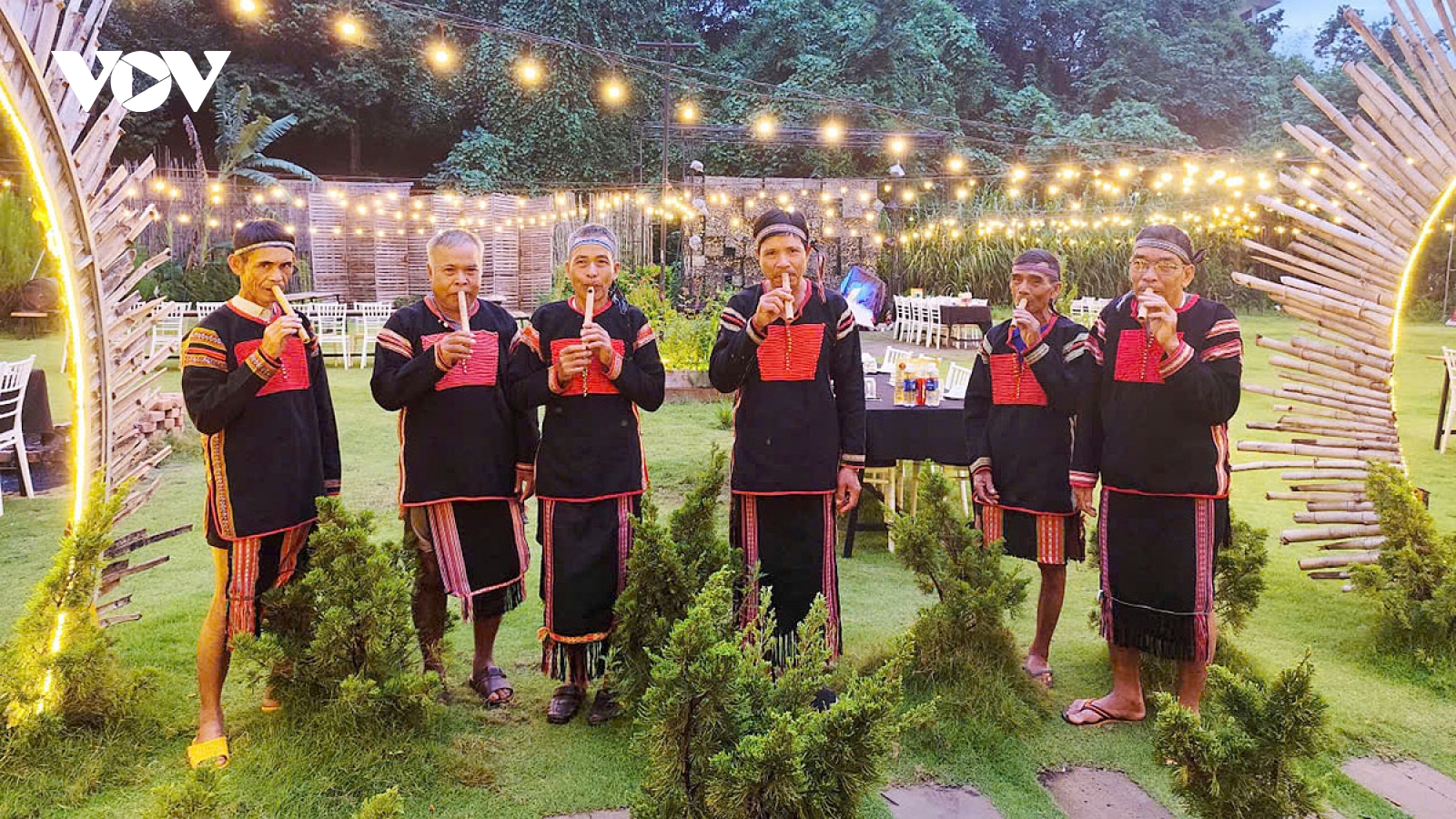 Đĭng Tŭt, lời tâm tình từ ngàn đời của người Êđê