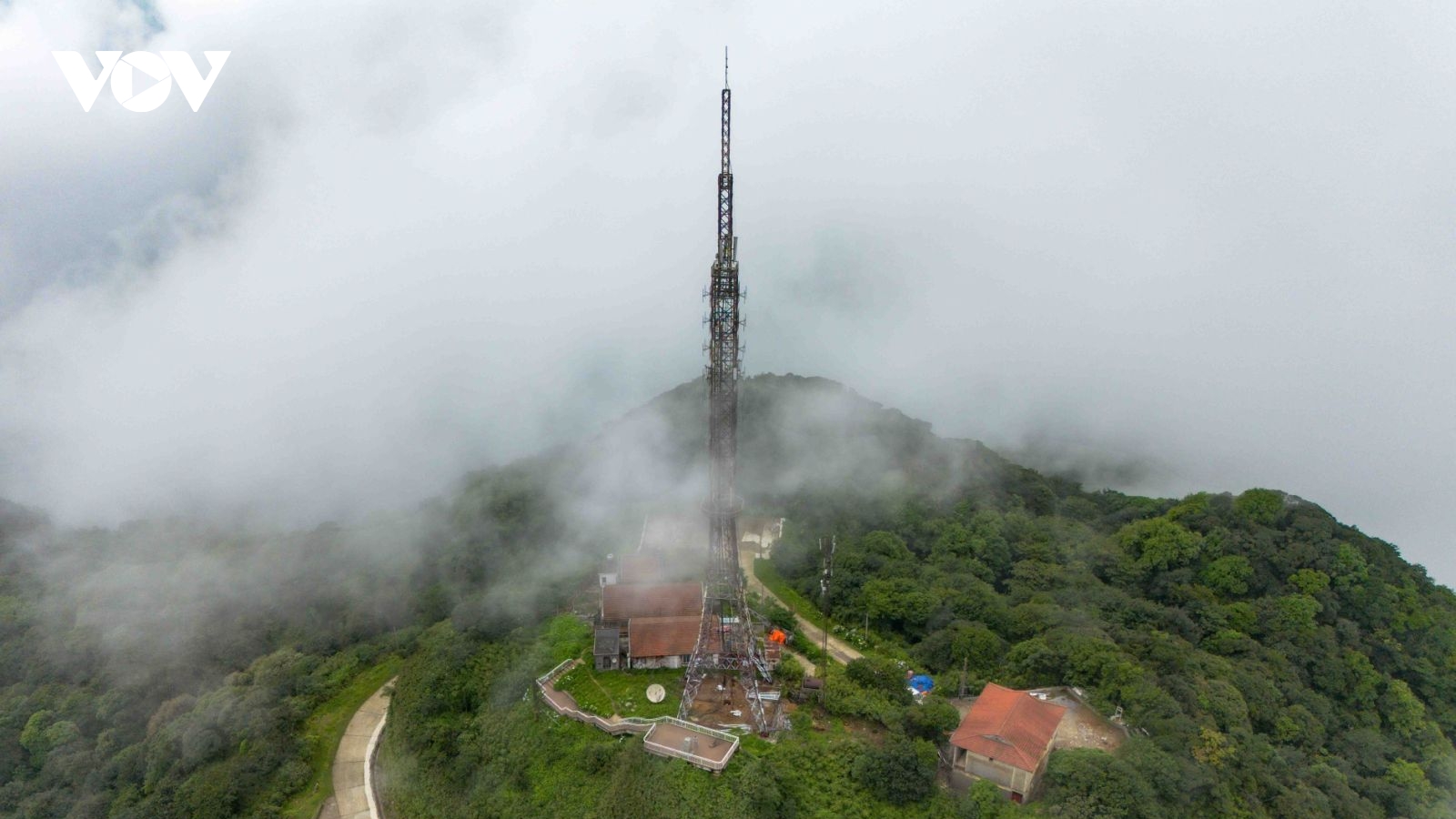 “Hải đăng” thông tin giữa đỉnh trời Phia Oắc