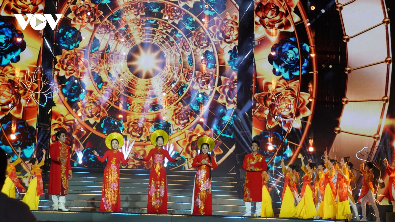 Sân khấu cải lương 2025 rộn ràng trên phố đi bộ Nguyễn Huệ