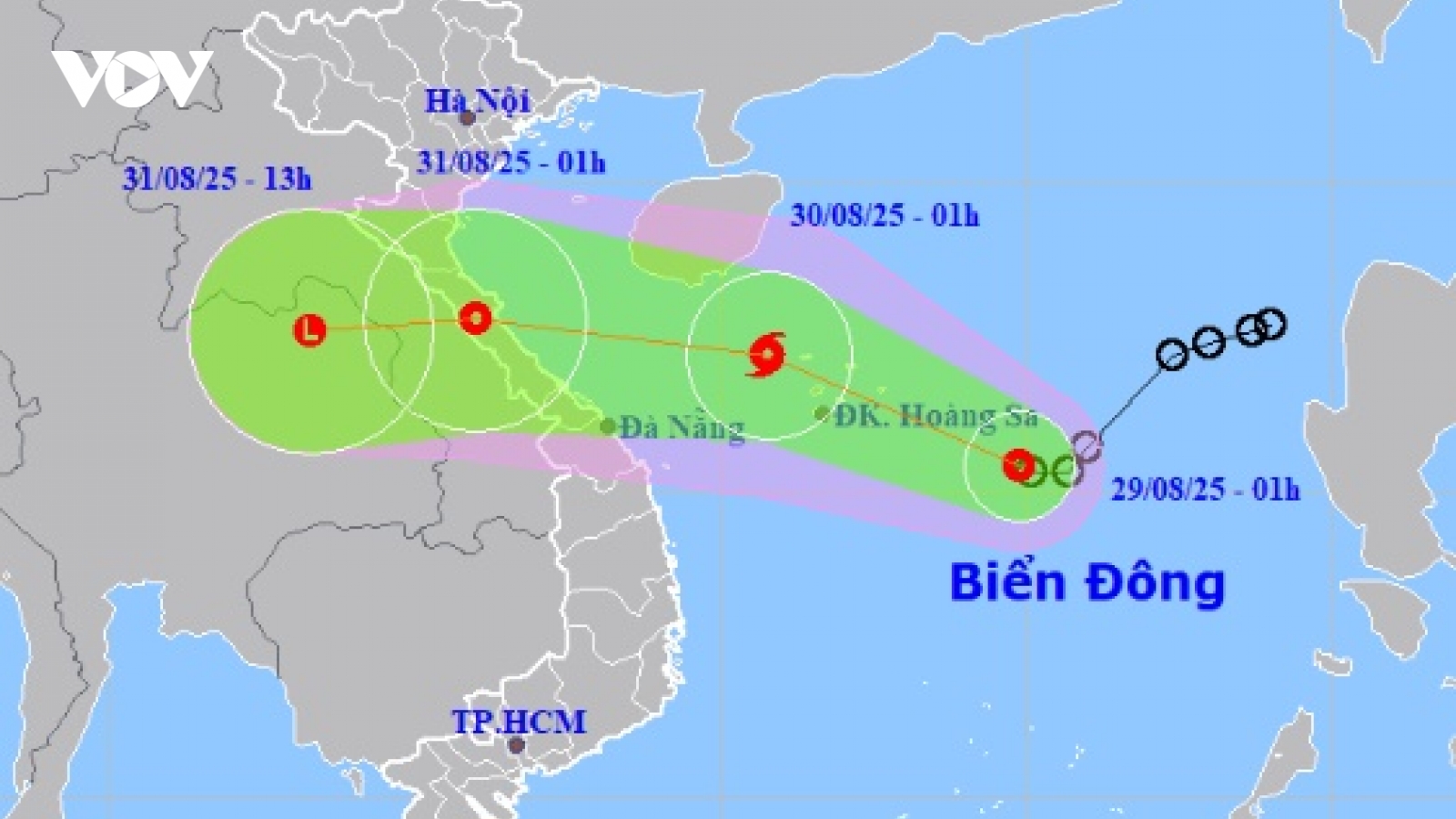 Áp thấp nhiệt đới gây gió giật cấp 9, cách đặc khu Hoàng Sa khoảng 320km