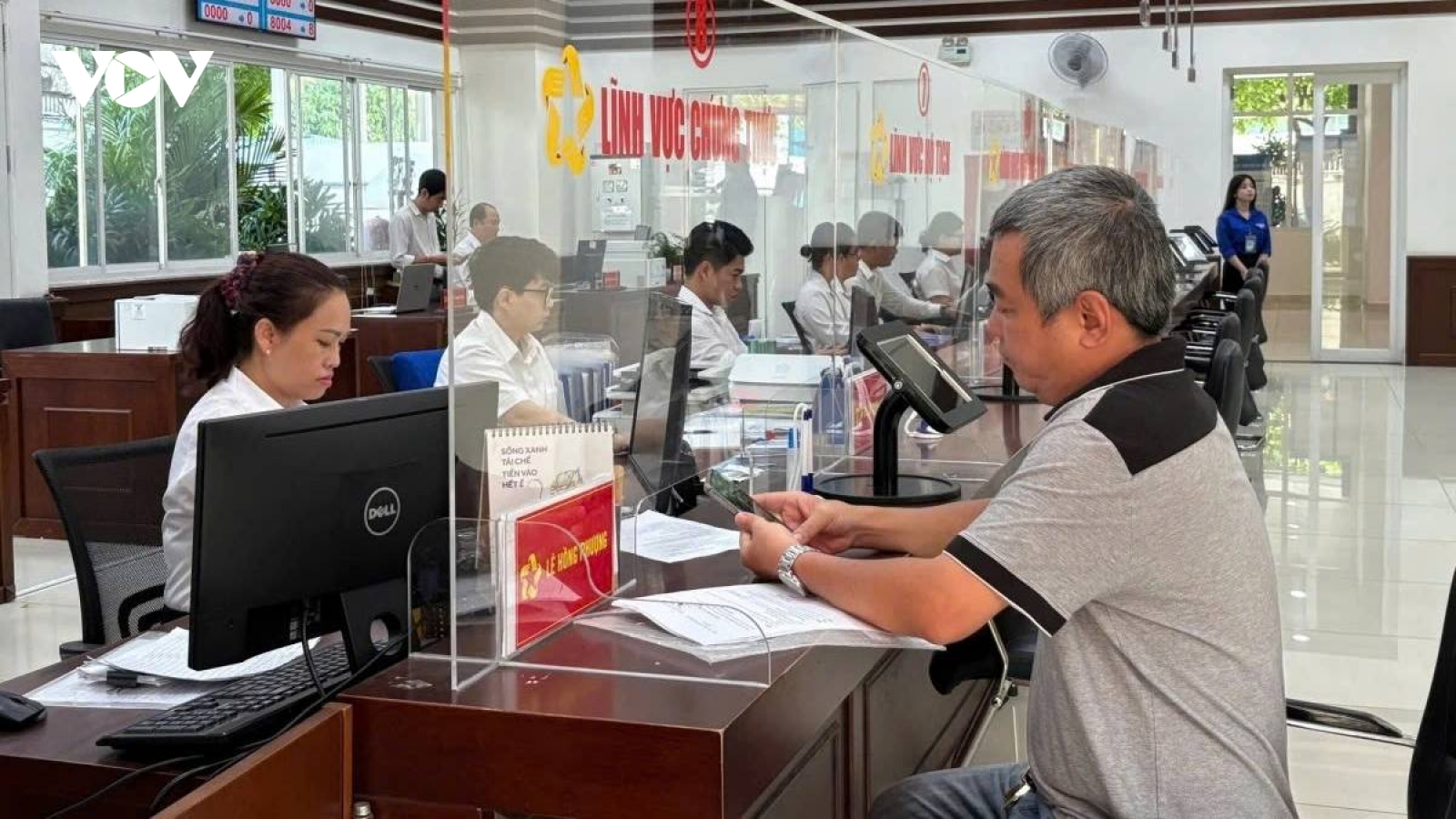 Vận hành chính quyền 2 cấp ở TP.HCM: Chuyển từ "quản lý" sang "phục vụ"