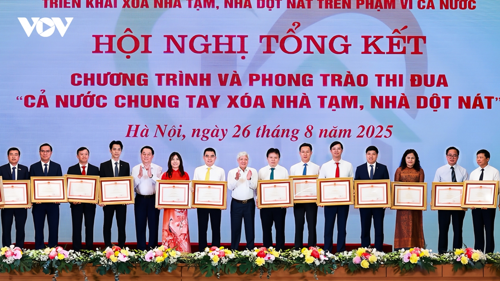 HDBank nhận Bằng khen của Thủ tướng vì đóng góp chương trình xóa nhà tạm, dột nát