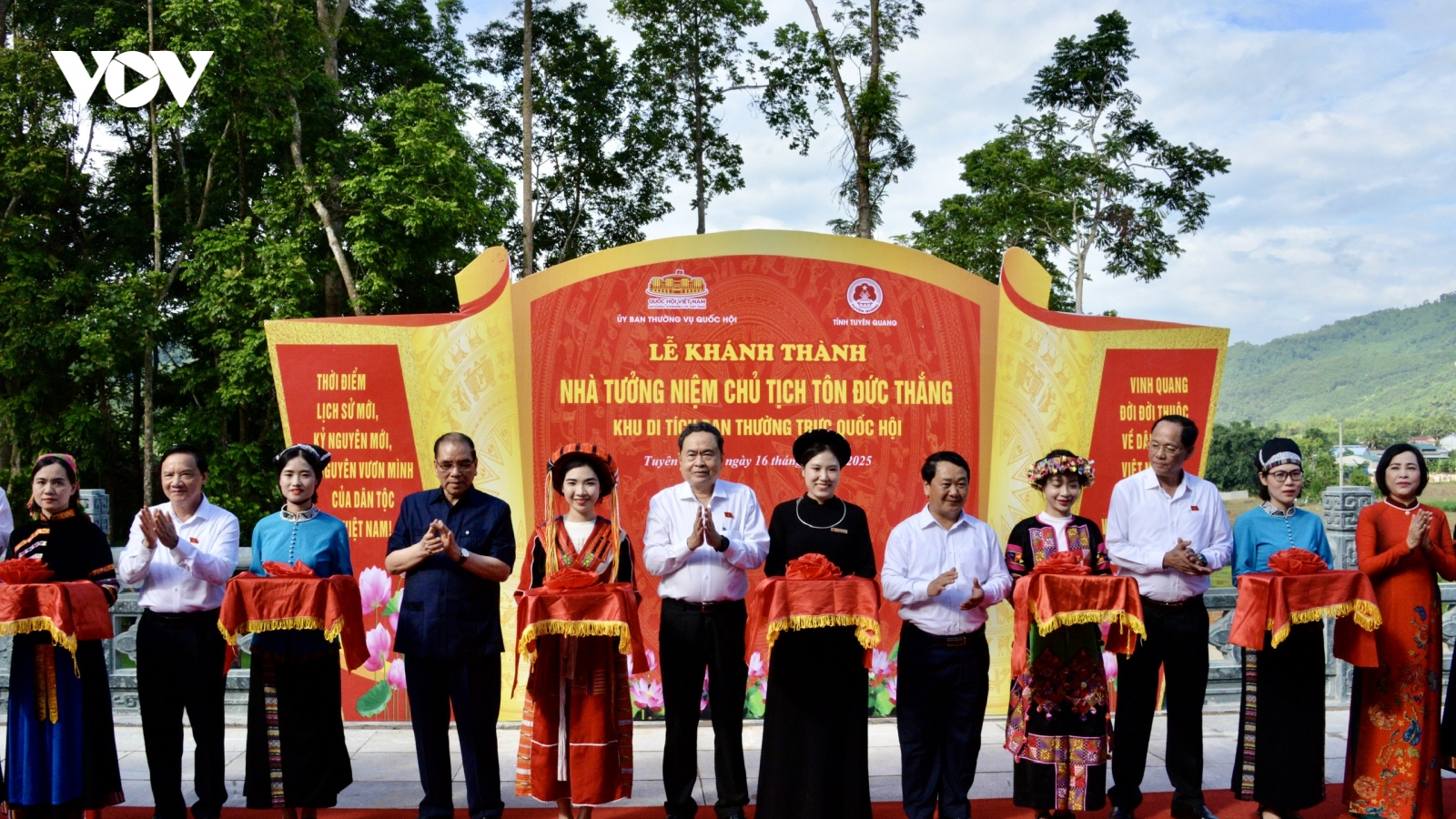 Chủ tịch Quốc hội dự Lễ khánh thành công trình Nhà tưởng niệm Chủ tịch Tôn Đức Thắng