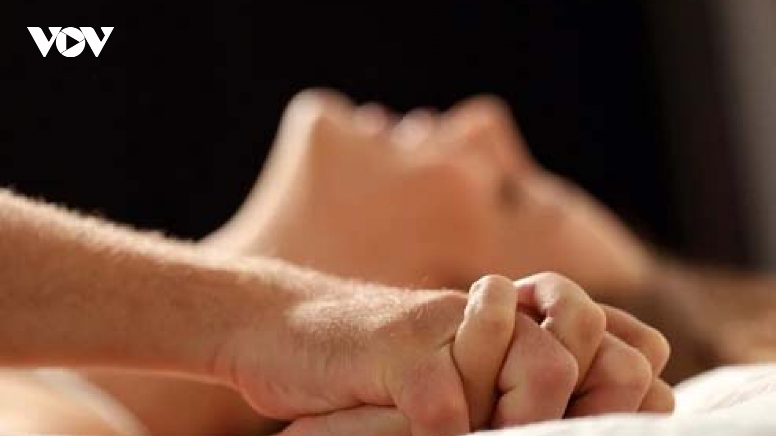 Mới “sống thử” vài tháng mà bạn trai “chưa ra đến chợ đã hết tiền”