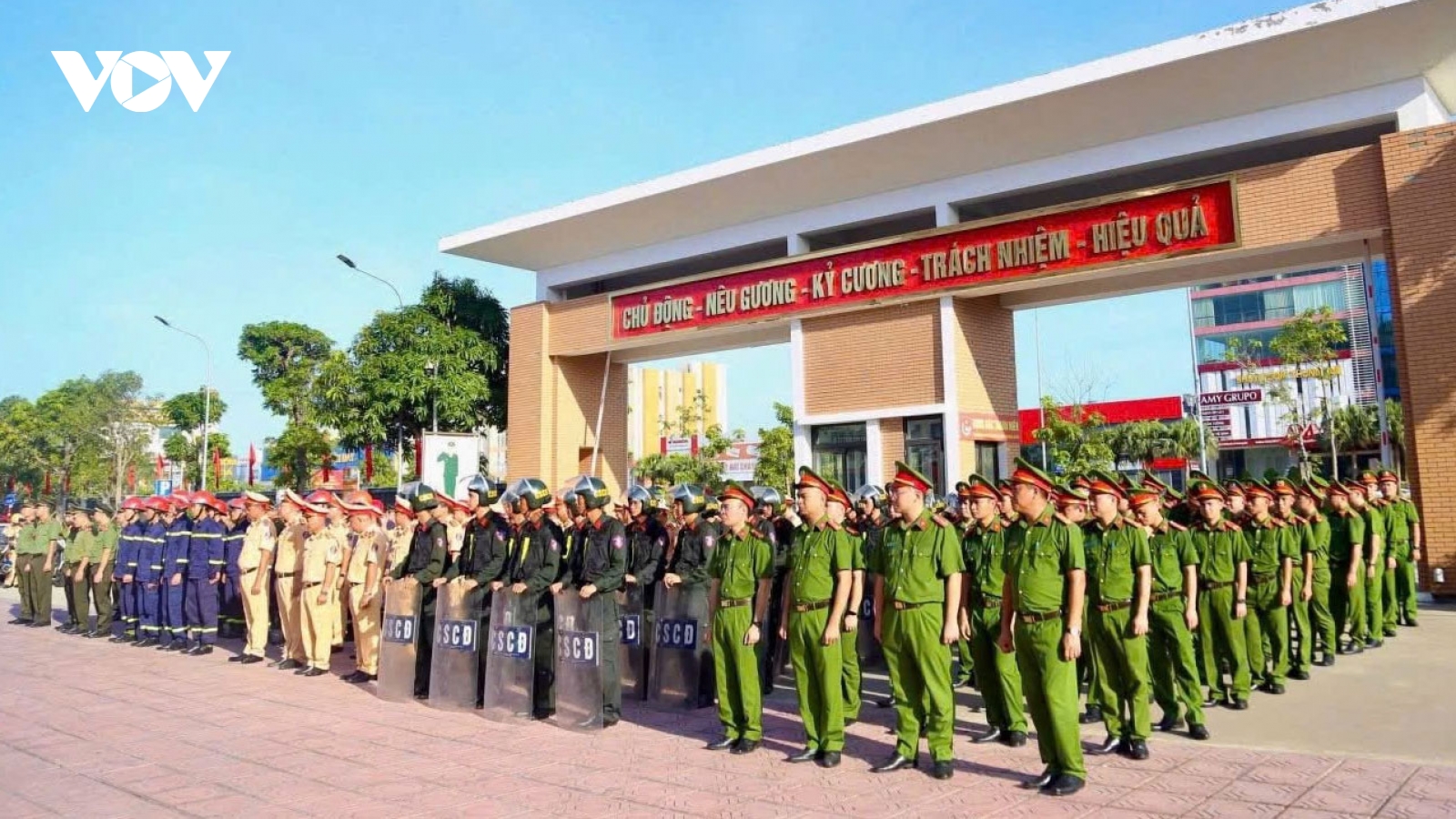 Công an Quảng Ninh ra quân bảo vệ Đại hội Đảng và các sự kiện chính trị trọng đại