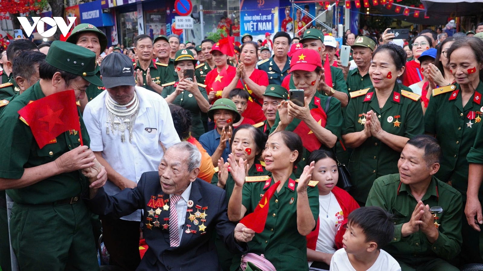 Cựu chiến binh mọi miền Tổ quốc có mặt tại Thủ đô Hà Nội xem tổng duyệt diễu binh A80