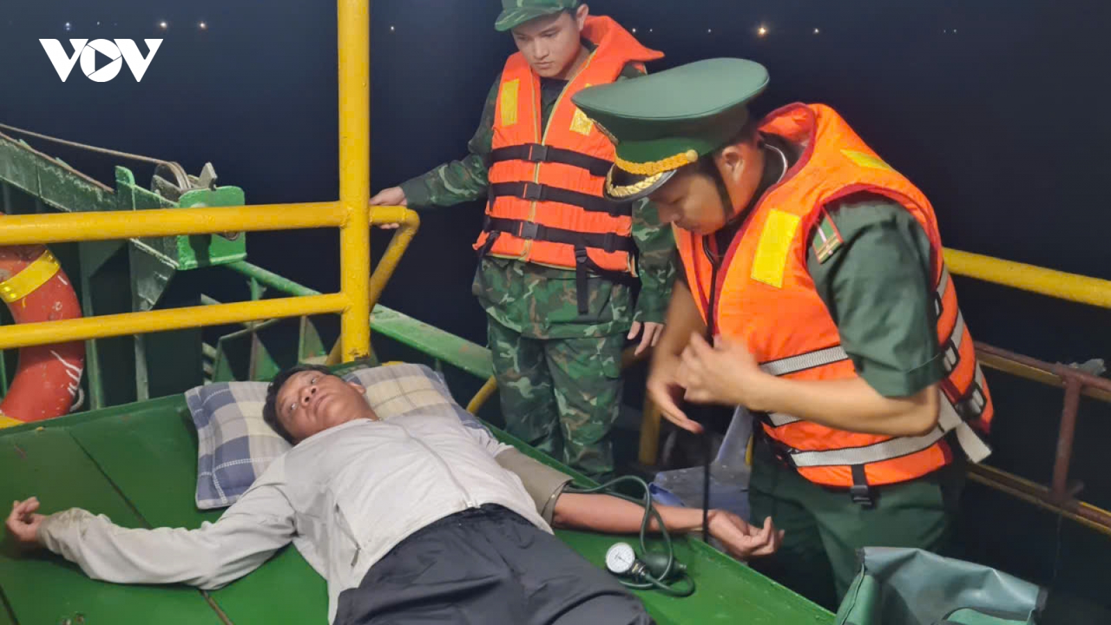 Đồn Biên phòng Tam Quan Nam, Gia Lai kịp thời cứu trợ ngư dân gặp nạn