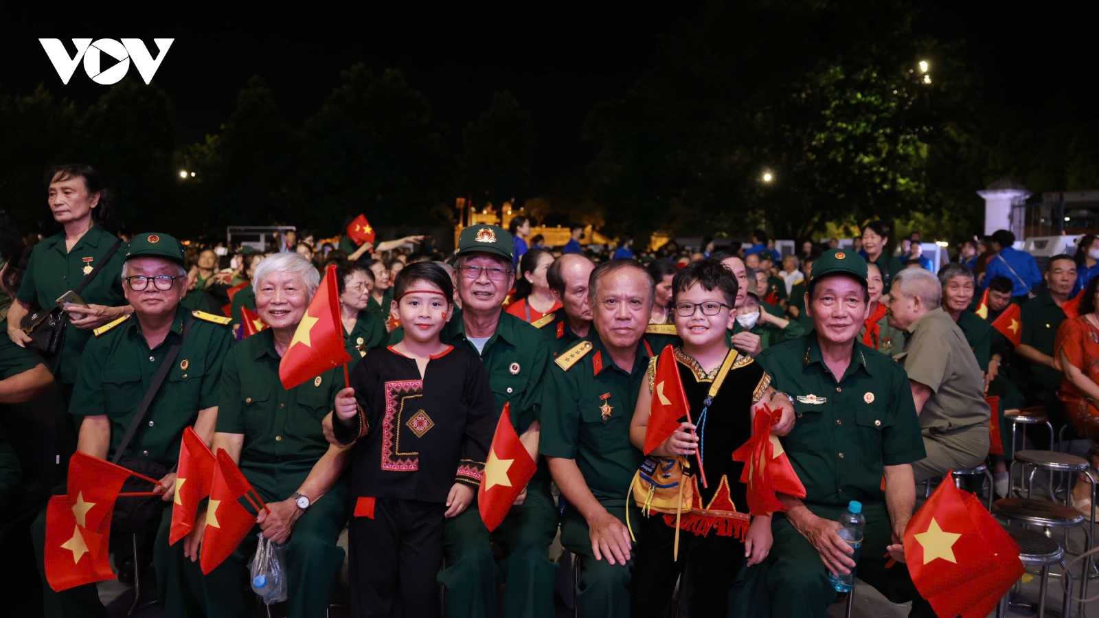 Khán giả sống lại khí thế Cách mạng qua đêm nghệ thuật “Thời cơ vàng”