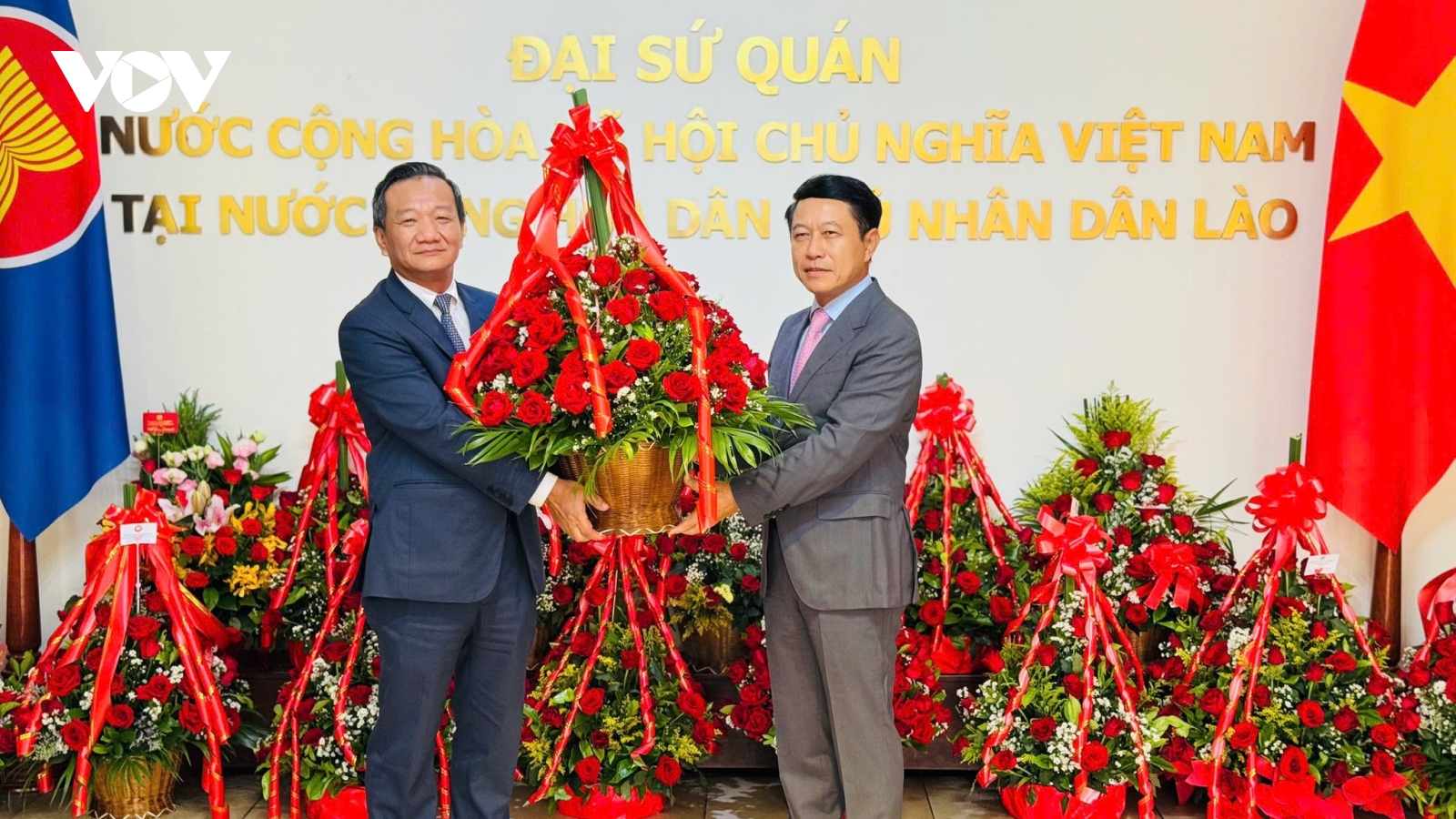 Lãnh đạo Trung ương, các bộ của Lào chúc mừng 80 năm Quốc khánh Việt Nam