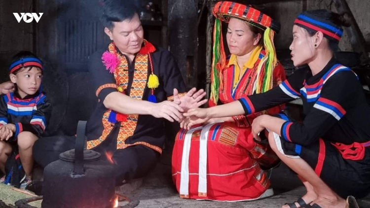 Đại tá Công an kể chuyện vận động tộc người Thuỷ sáp nhập vào dân tộc Pà Thẻn