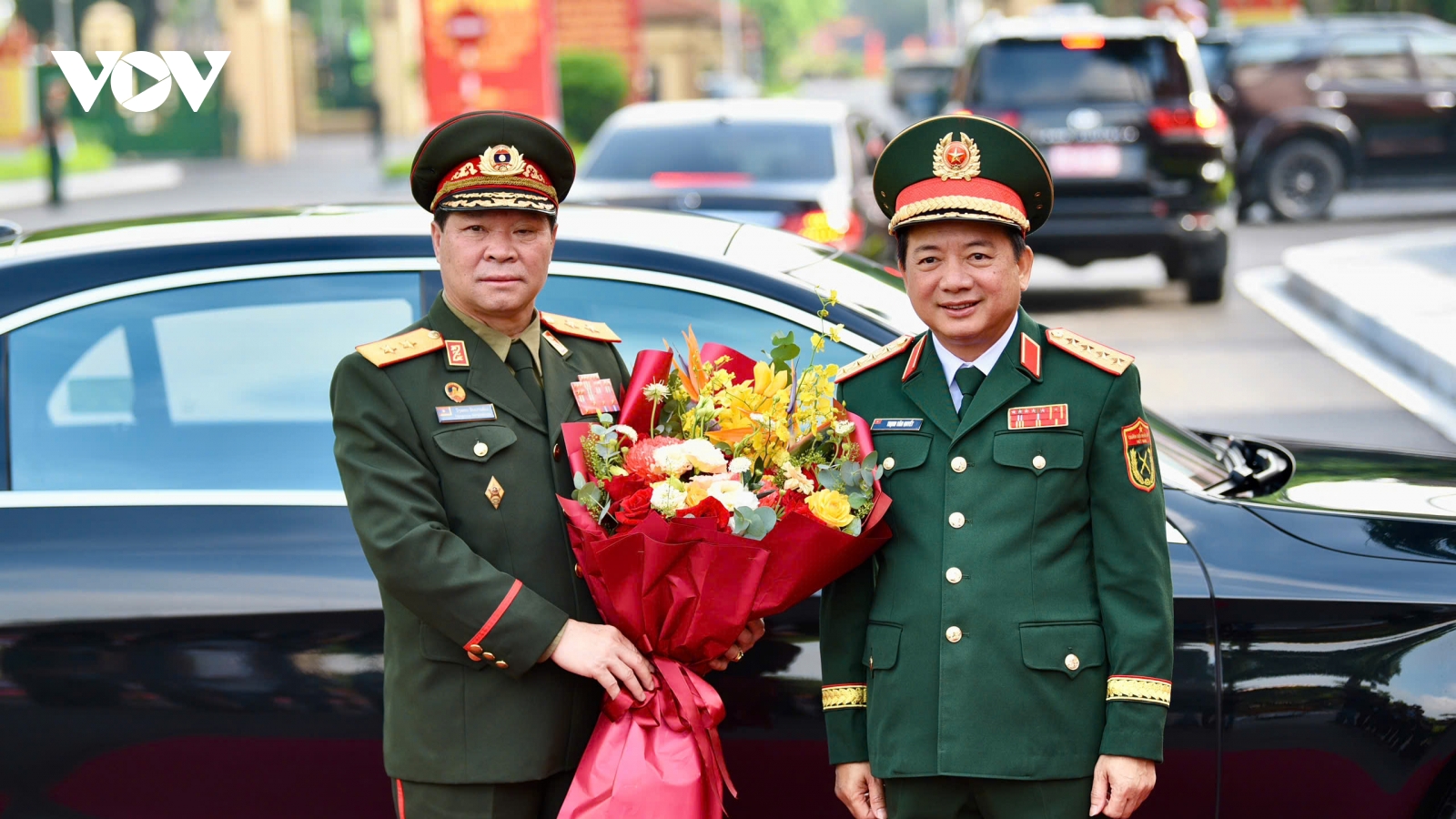 Đại tướng Trịnh Văn Quyết hội đàm với Chủ nhiệm Tổng cục Chính trị Quân đội nhân dân Lào