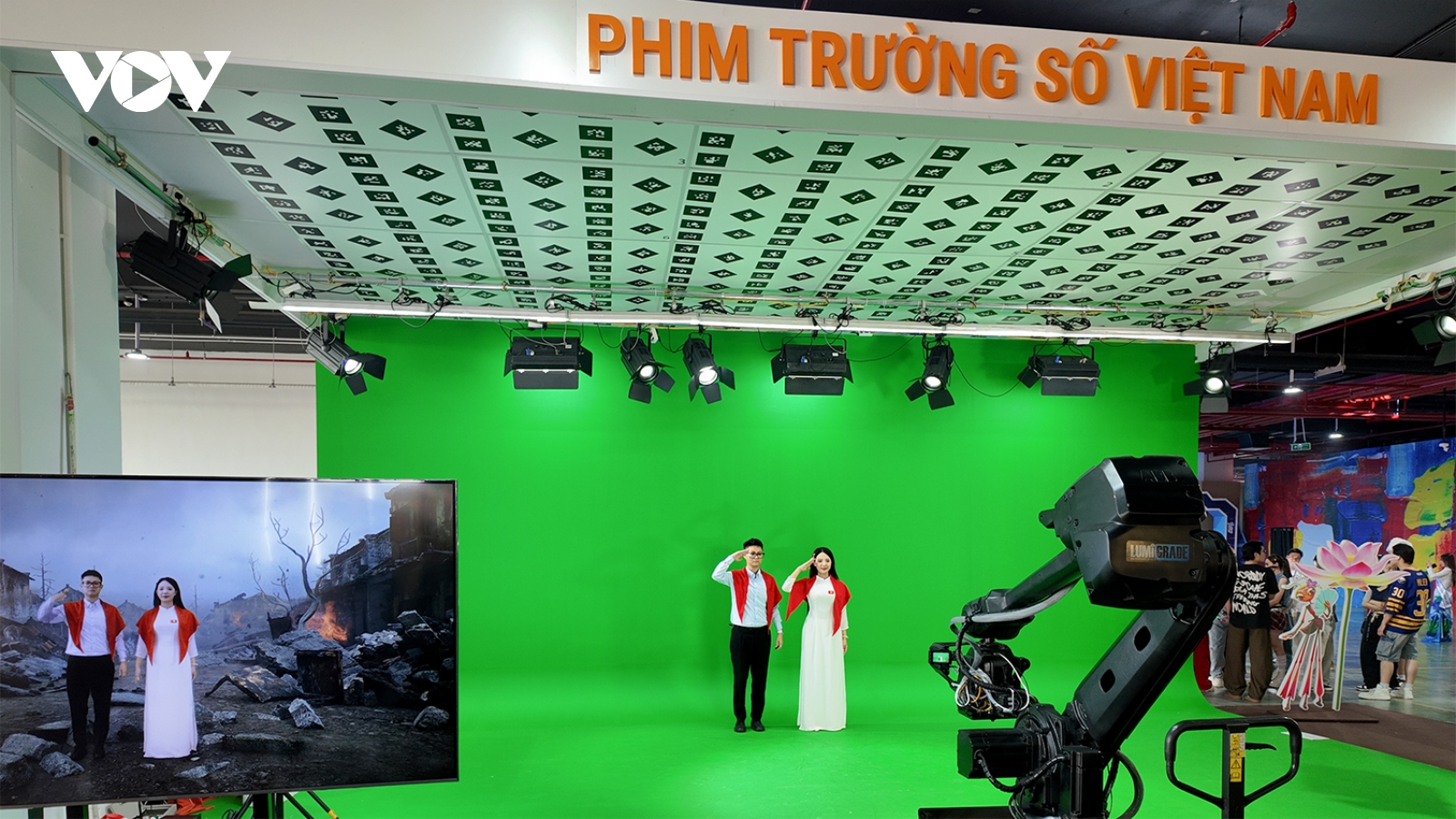 Phim trường số đưa khán giả vào bối cảnh “Đào, phở và piano” tại Triển lãm A80