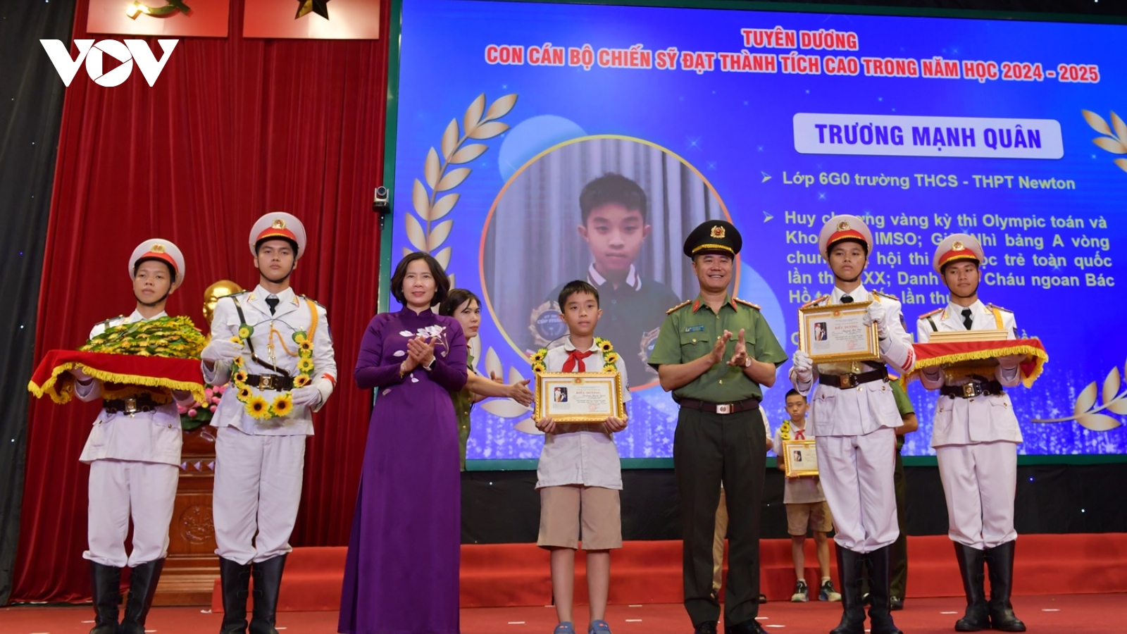 Công an Hà Nội tuyên dương hơn 800 con em cán bộ, chiến sĩ đạt thành tích cao